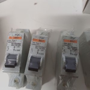 Lote de 35 Disyuntores Térmicos Unipolares y Trifásicos (5A a 50A) - imagen 3