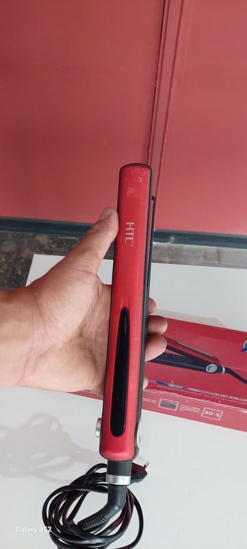 Secador de pelo rojo en buen estado - imagen 3