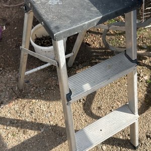 Lote siguiente: Escalera Plegable Chica de Aluminio