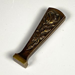 Matasellos Antiguo de Bronce con Diseño Floral - imagen 1