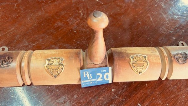 Perchero tradicional de colgar en madera - imagen 3