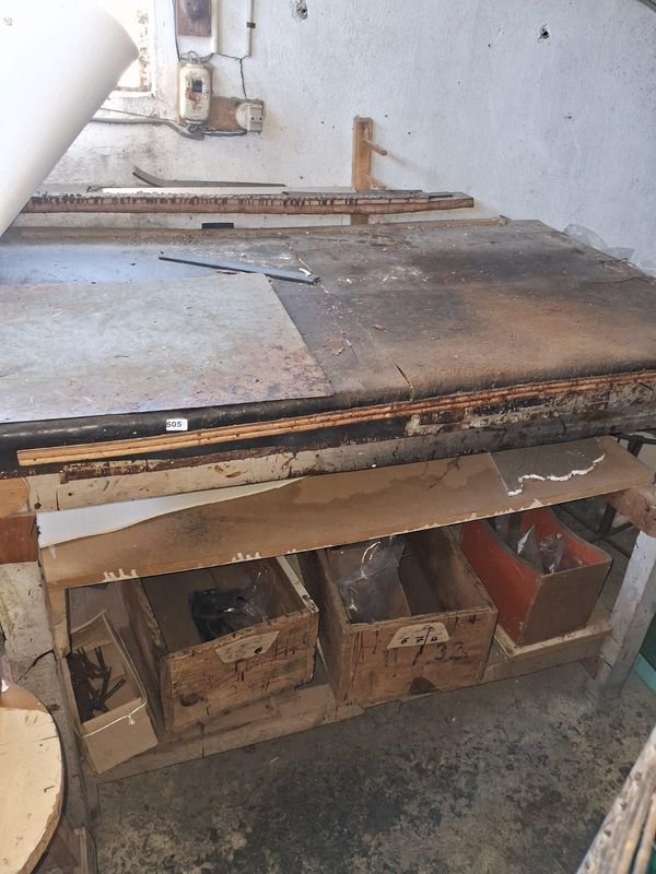 Mesa de Trabajo Industrial de Madera - imagen 1