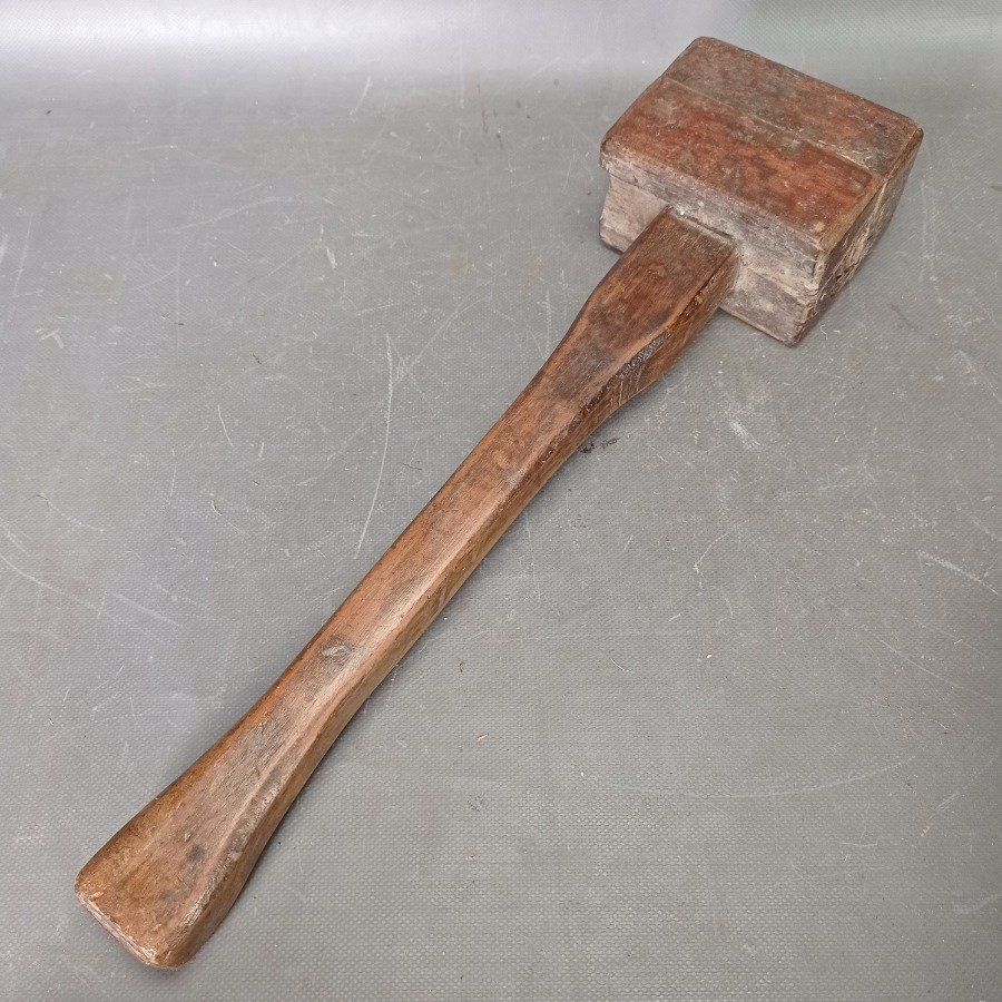 Lote siguiente: Mazo de madera dura grande y pesado para trabajo