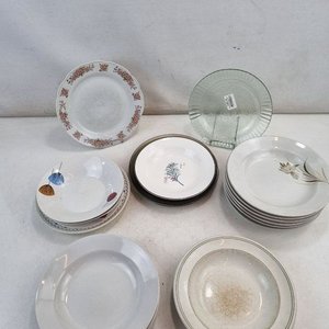 Lote de 19 Platos de Porcelana y Loza con Diseños Variados, Incluye Porcelana Olmos - imagen 3