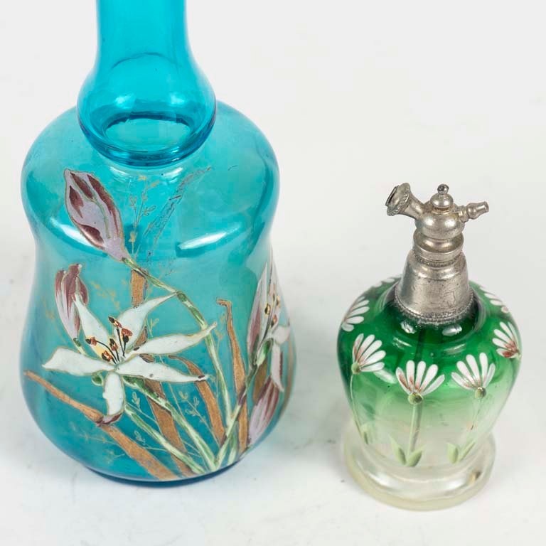 Piezas de cristal veneciano y esmalte: botellas y perfumero - imagen 2