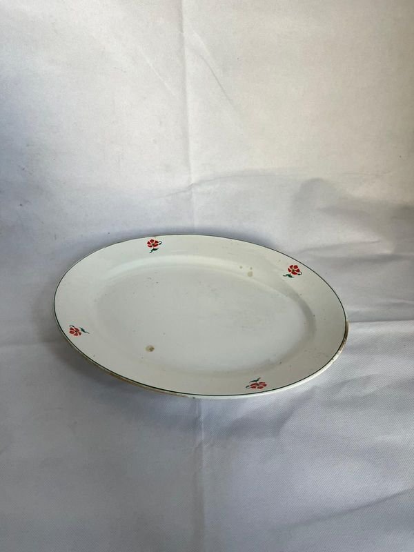 Plato de porcelana italiana con detalles decorativos - imagen 1