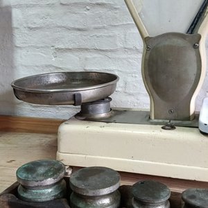 Balanza Mecánica Berkel con Cepo y 5 Pesas de Bronce y Hierro - imagen 4
