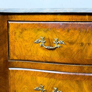 Cómoda Luis XV de Caoba con Tapa de Mármol y Apliques de Bronce - imagen 4