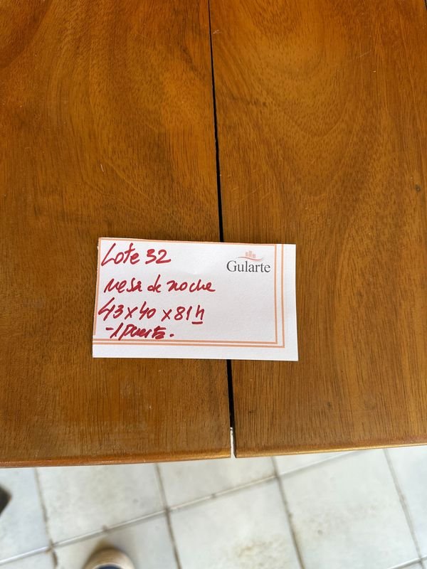 Mesa de Noche de Madera de Alta Calidad - imagen 4