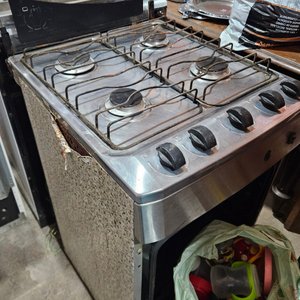 Lote siguiente: Cocina a gas y otros surtido