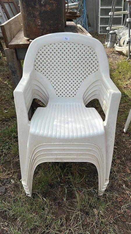 Sillas de plástico blancas para uso exterior - imagen 2
