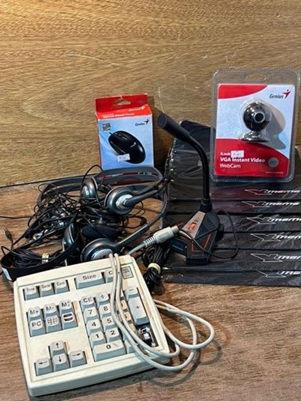 Lote de auriculares, mousse y cámara - Nuevos y usados - imagen 3