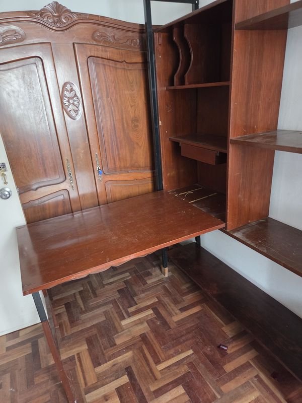 Gran biblioteca en madera con escritorio incorporado. Totalmente desarmable. - imagen 6