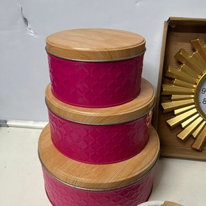 Lote Variado: Reloj Sol Dorado, Cajas Organizadoras Rosadas, Botellas, Velas y Más - imagen 3