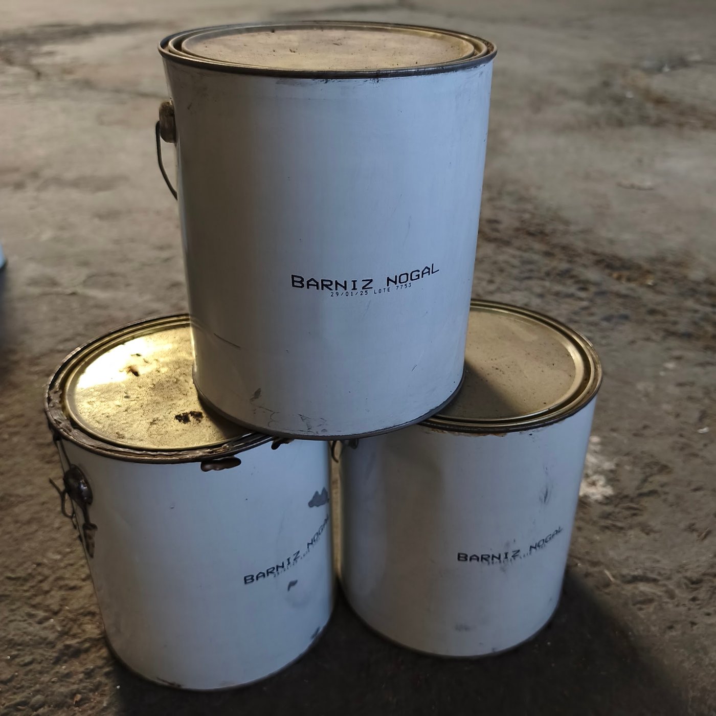 Conjunto de 3 Latas de Barniz Nogal 900ml