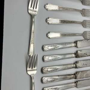Lote de Cubiertos Antiguos: 6 Tenedores y 8 Cuchillos de Mesa - imagen 3