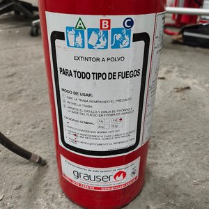 Extintor Portátil Rojo Grauser con Manguera y Manómetro - imagen 2