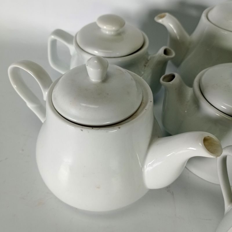Tazas y teteras blancas en buen estado - imagen 2
