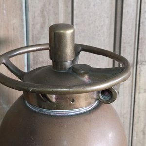 Antiguo Extintor de Cobre Matafuego con Mecanismo Superior - imagen 3