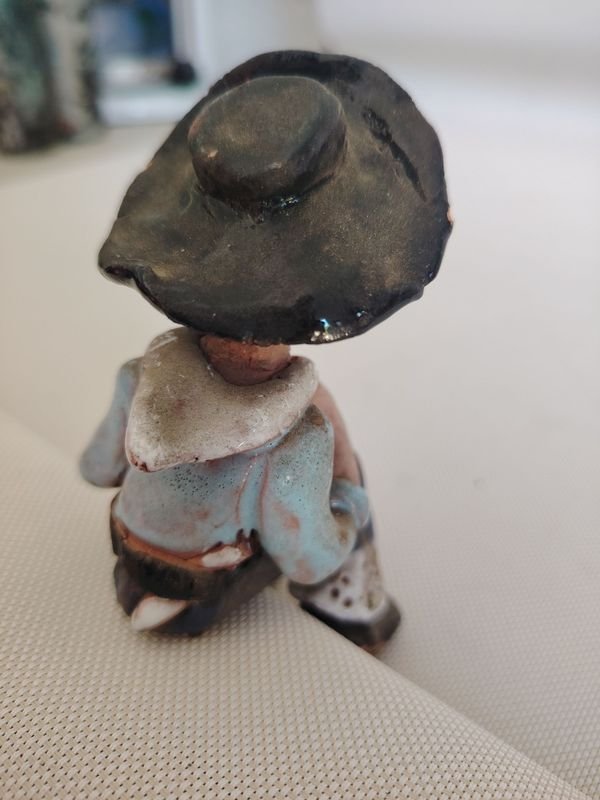 Gaucho sentado decorativo de cerámica pintada a mano - imagen 3