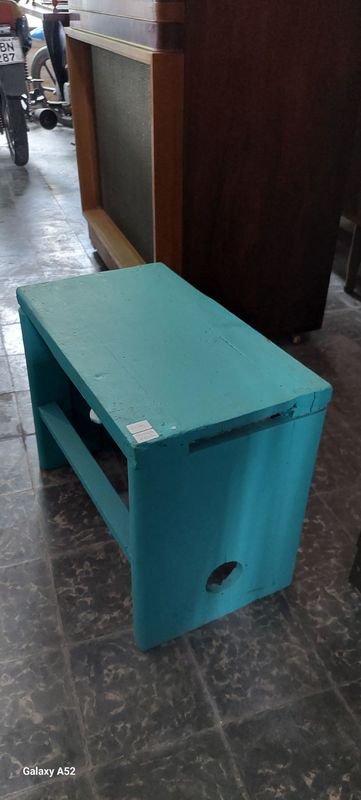 Mesa de madera azul con estilo y calidad - imagen 8