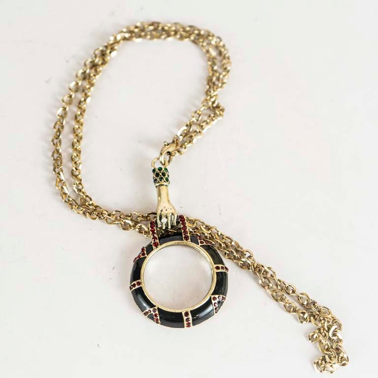 Lote anterior: Collar de metal con lupa - Joya en cadena de oro
