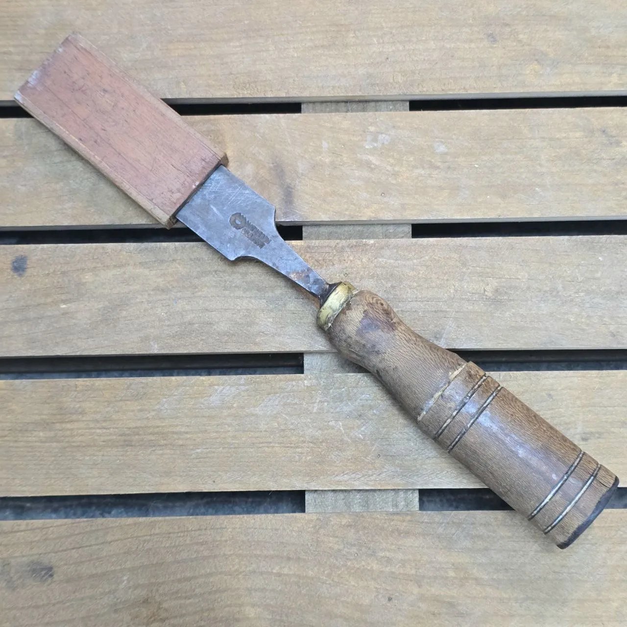 Chisela de Metal con Manija de Madera - imagen 1