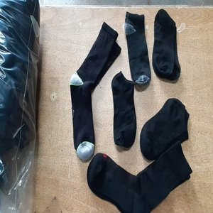 Lote siguiente: Pares de Medias Negras y Grises