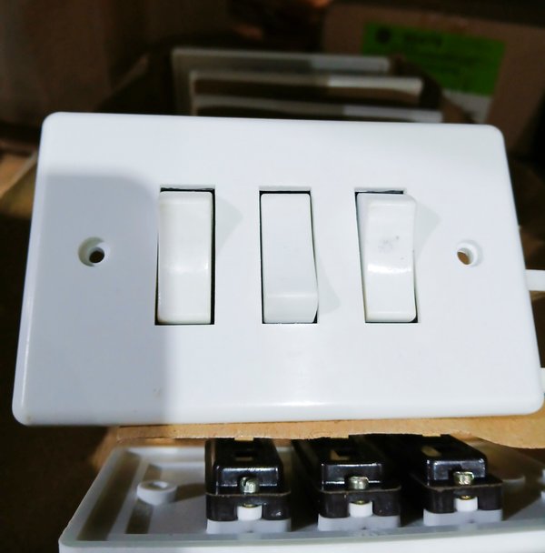 Llaves de luz y accesorios para iluminación - imagen 1