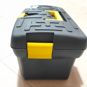 Caja de Herramientas Portátil Negra con Manija Amarilla - imagen 3