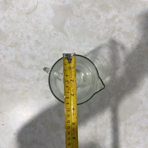 Lote de 4 piezas de vidrio y cristal: jarra, pastelera, florero y caramelera - imagen 22