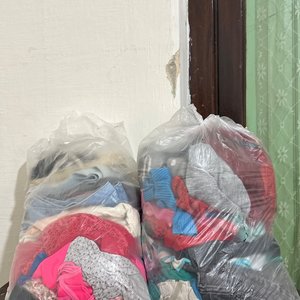 Lote siguiente: Bolsas de Ropa Variada para Mujer