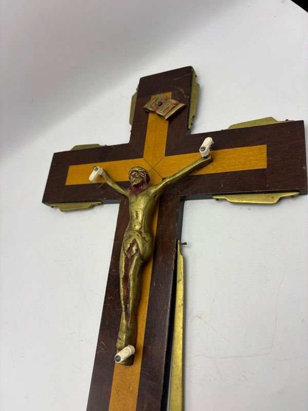 Crucifijo de Bronce y Madera con Detalles Dorados