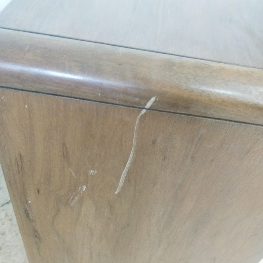 Mesas de luz de madera con tres cajones y detalles - imagen 6