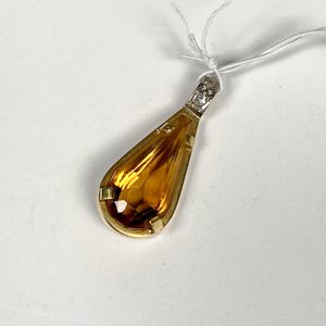 Colgante de Oro con Piedra Topacio y Detalles de Diamantes - imagen 2