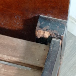 Cama de 1 Plaza en Cedro con Detalles de Uso - imagen 7