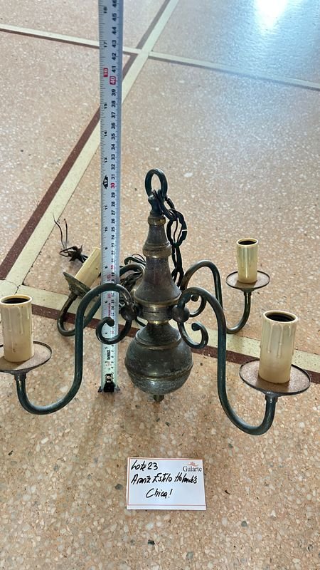 Araña mediana estilo Holandés: Un objeto decorativo de metal - imagen 6