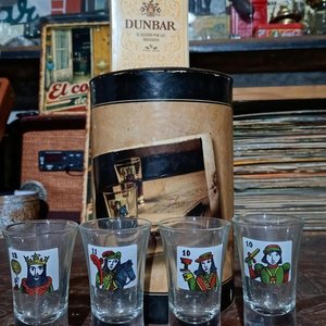 Tarro de Grappa y Truco Dunbar con 4 Copitas de Cartas - imagen 1