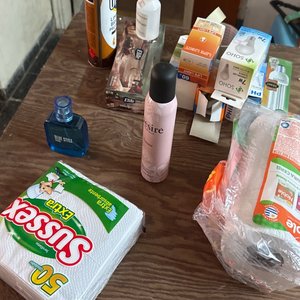 Lote siguiente: Lote Variado: Aerosol, Perfume, Desodorante, Jabón y Servilletas