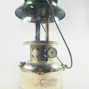 Farol a Mantilla Coleman Verde Esmaltado Metálico 37 cm - imagen 4