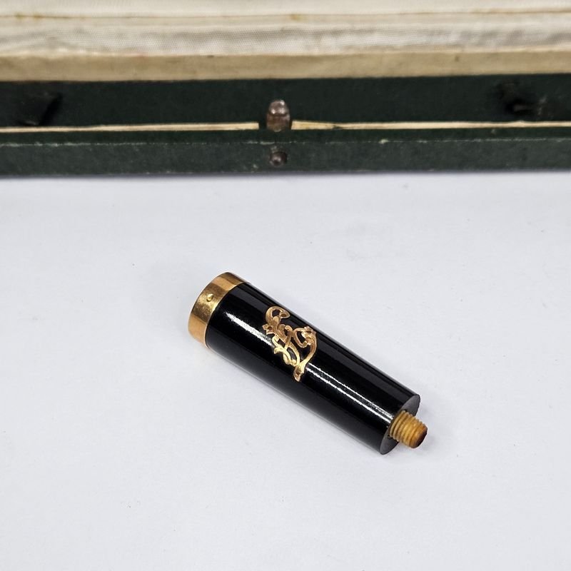 Boquilla con virola e iniciales en oro 18k en su estuche - imagen 5