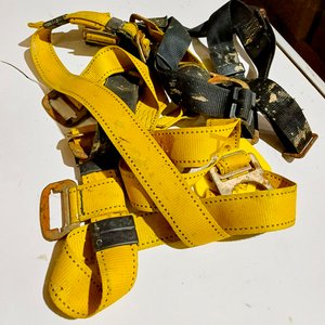 Lote anterior: Lote de 14 Cinturones de Seguridad con Cabo de Vida