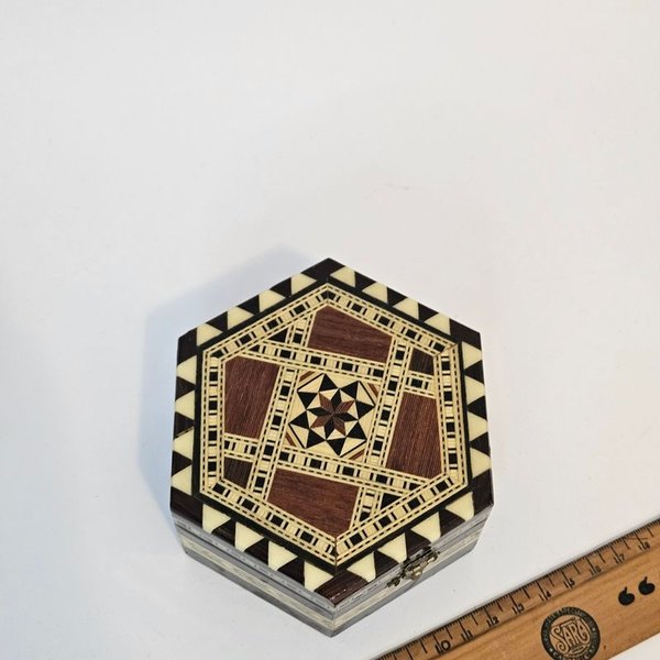 Alhajero con marquetería en excelente estado - imagen 3