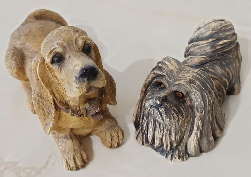 Figuras de perros en resina, Basset Hound y Lhasa Apso - imagen 3