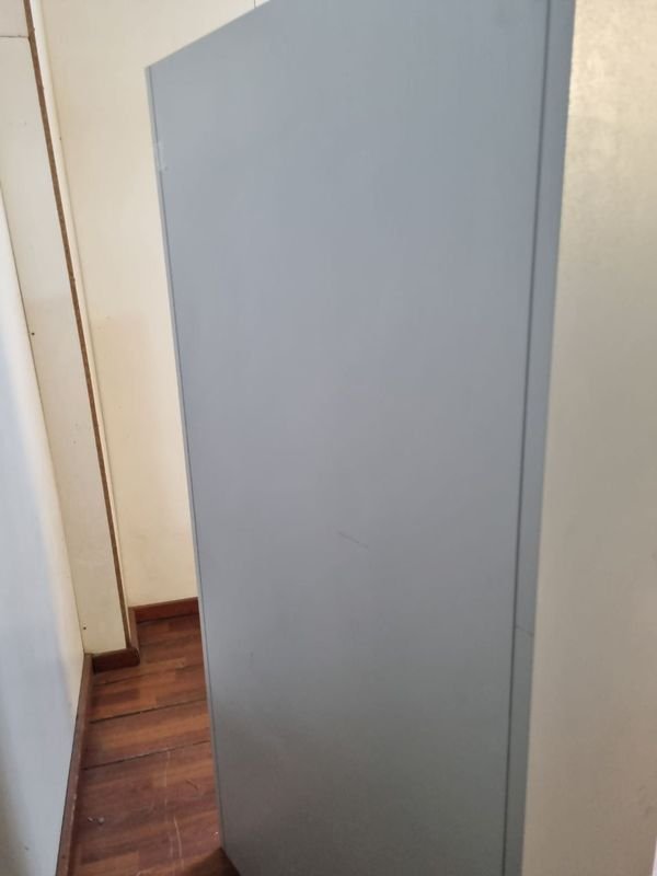 Almacén de 12 puertas en buen estado - imagen 6