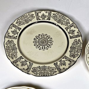 Cuatro Platos de Loza Inglesa "Cresta" y "Wood's Ivory Ware" con Decoración Floral y Bordes Dorados - imagen 2