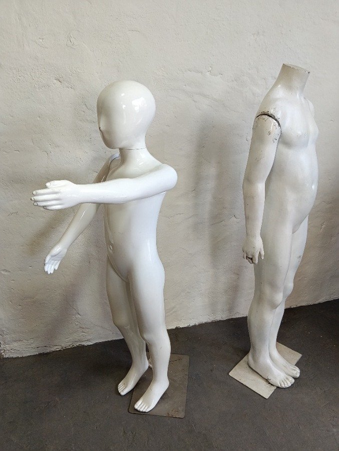 Maniquíes de plástico desnudos para niños - imagen 3