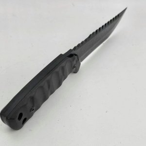 Cuchillo Táctico Negro con Vaina y Hoja Serrada - imagen 4