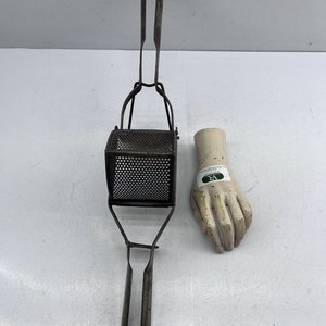 Antigua Puretera de Chapa y Mano de Maniquí - imagen 6