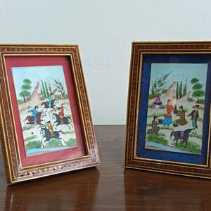 Conjunto de 5 Miniaturas Persas Estilo Oriental con Marcos de Taracea - Escenas de Caza y Guerreros - imagen 2